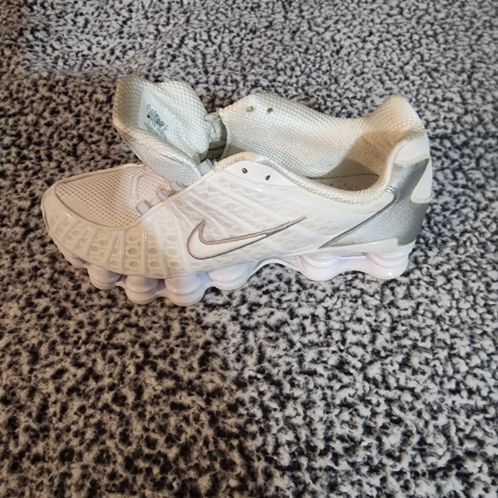 Nike Shox White Athletic Shoes - Picture 3 of 8